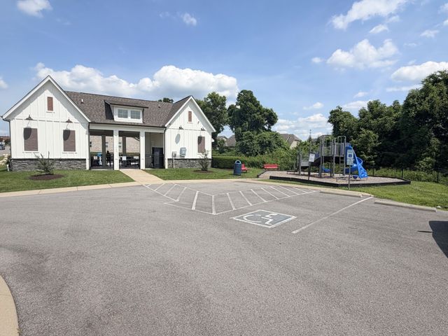 1036 Westgate Dr, Gallatin, TN 37066
