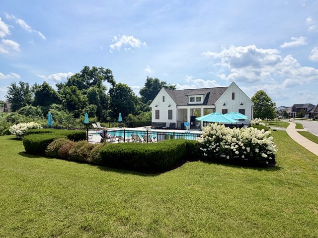 1036 Westgate Dr, Gallatin, TN 37066