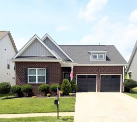 1036 Westgate Dr, Gallatin, TN 37066