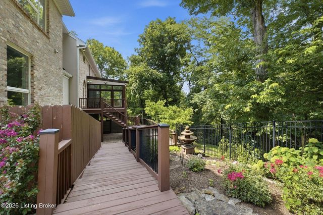 4303 Twin Elms Ct, Louisville, KY 40241