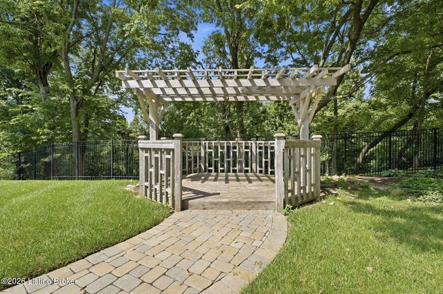 4303 Twin Elms Ct, Louisville, KY 40241