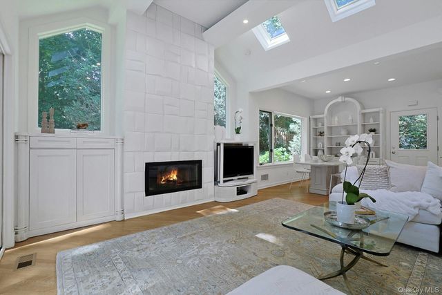 17 Elm Road, Scarsdale, NY 10583