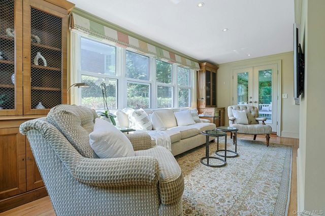 17 Elm Road, Scarsdale, NY 10583