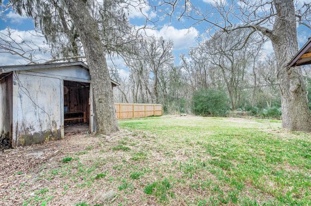1431 County Road 934, Sweeny, TX 77480