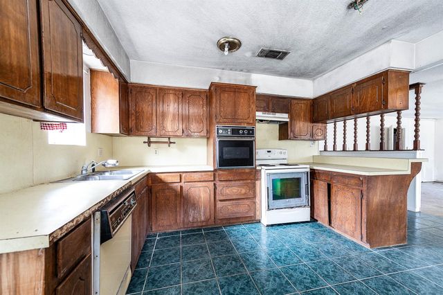 1431 County Road 934, Sweeny, TX 77480