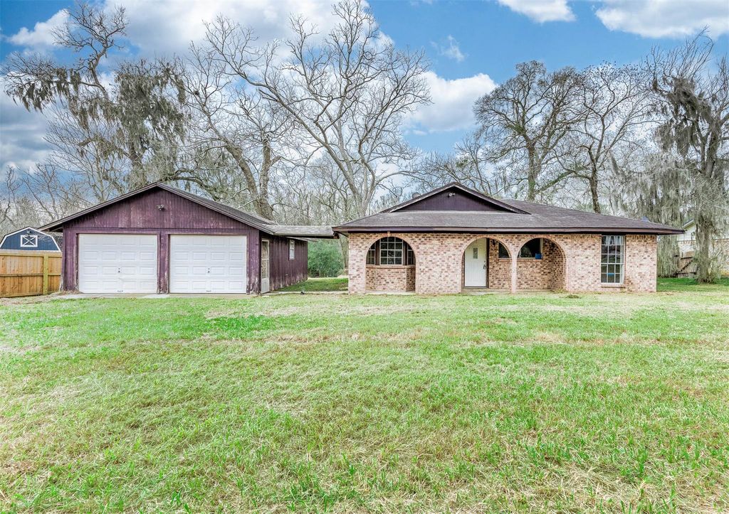 1431 County Road 934, Sweeny, TX 77480