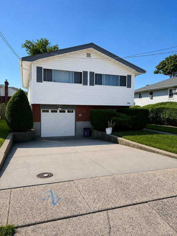 916 PARK Avenue, Westbury, NY 11590 — exterior