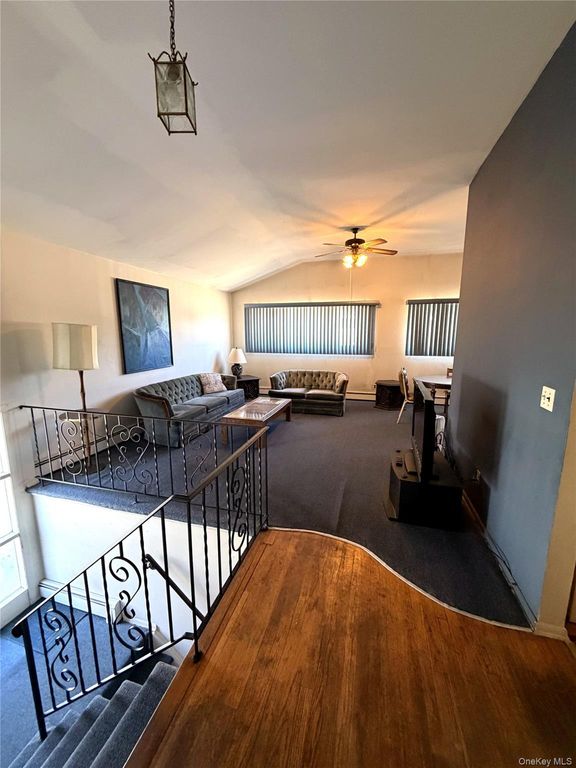916 PARK Avenue, Westbury, NY 11590 — photo 4