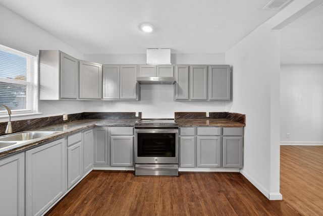 622 S 11th Street, Fresno, CA 93702