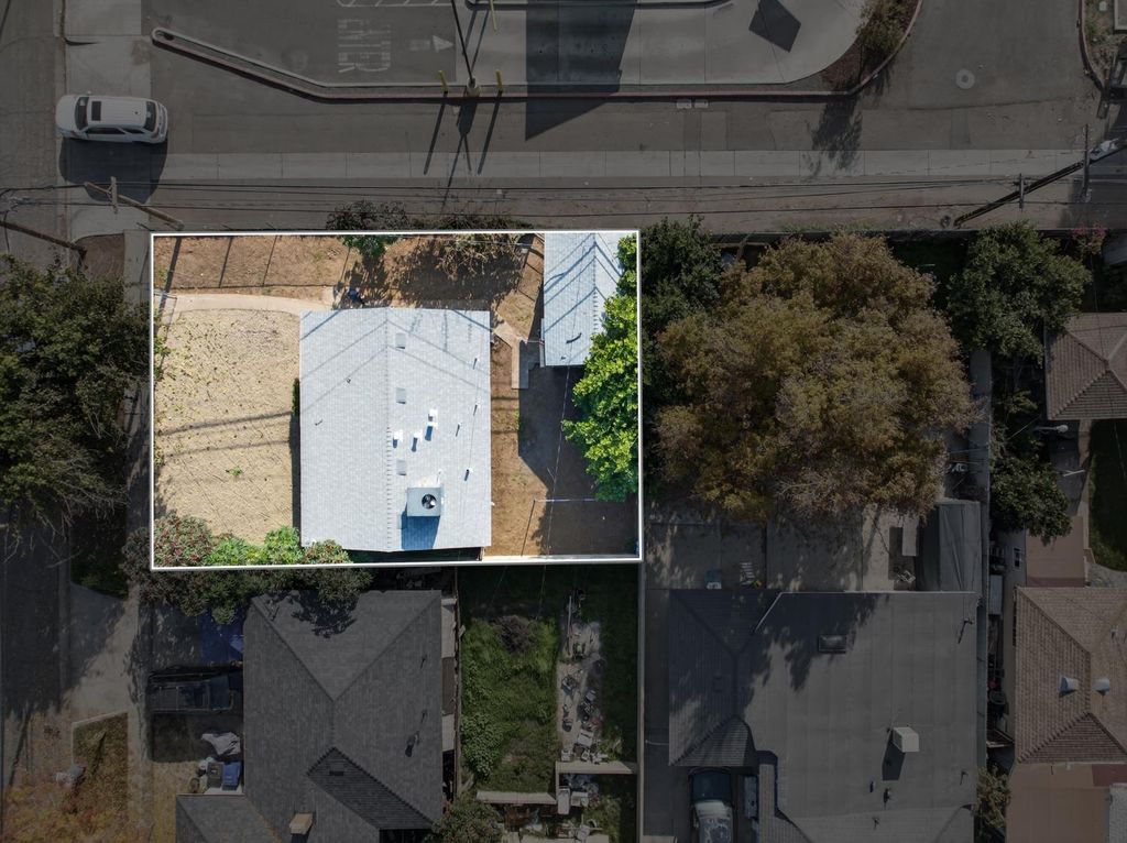 Image 12 of property listing at 622 S 11th Street, Fresno, CA 93702