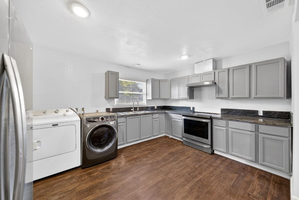 Image 19 of property listing at 622 S 11th Street, Fresno, CA 93702