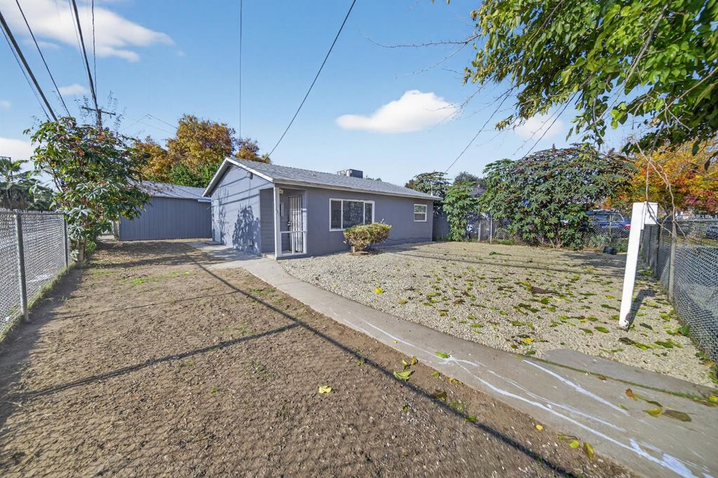 Image 20 of property listing at 622 S 11th Street, Fresno, CA 93702