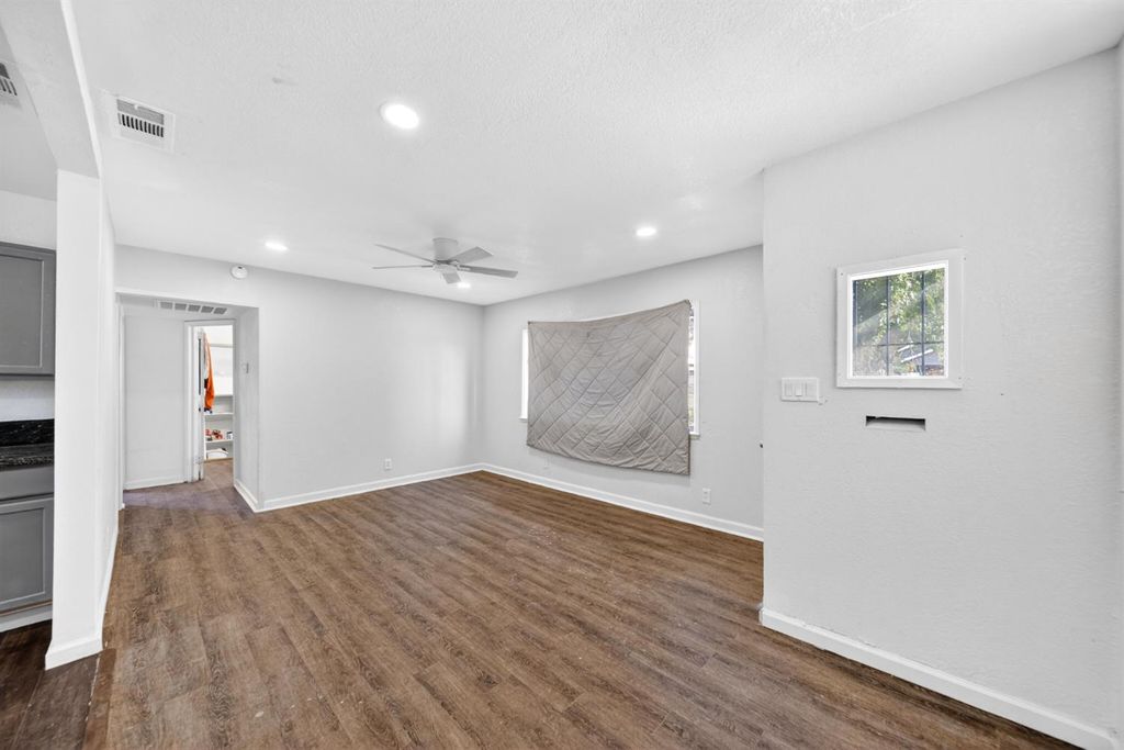 Image 22 of property listing at 622 S 11th Street, Fresno, CA 93702