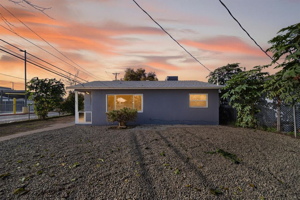 Image 29 of property listing at 622 S 11th Street, Fresno, CA 93702