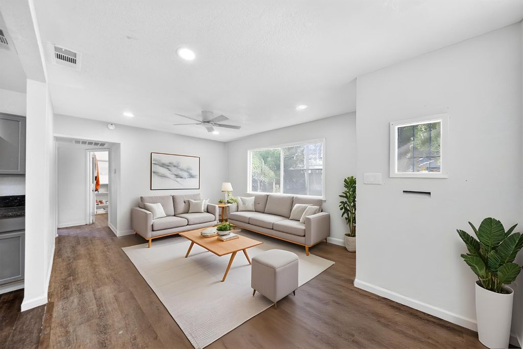 Image 37 of property listing at 622 S 11th Street, Fresno, CA 93702