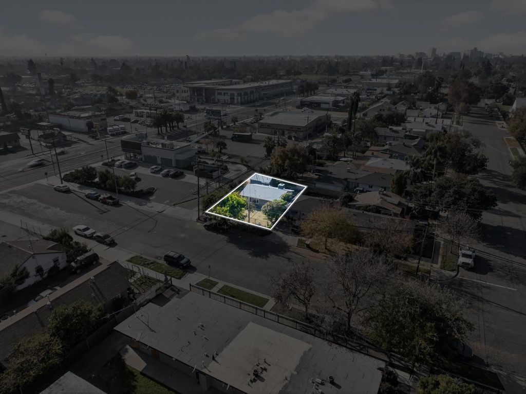 Image 7 of property listing at 622 S 11th Street, Fresno, CA 93702