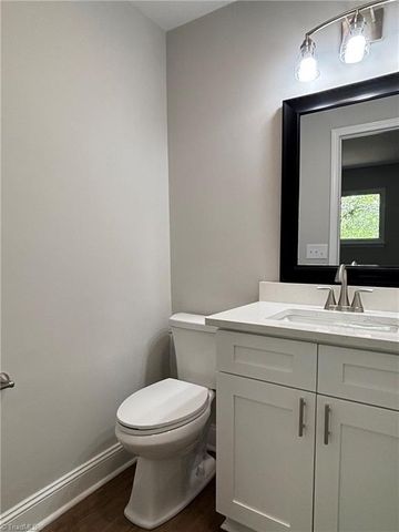 1041 Duchess Court, Winston-salem, NC 27107
