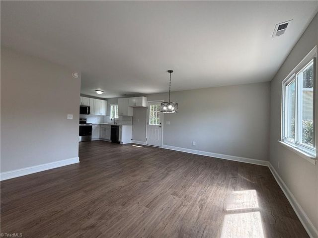 1041 Duchess Court, Winston-salem, NC 27107