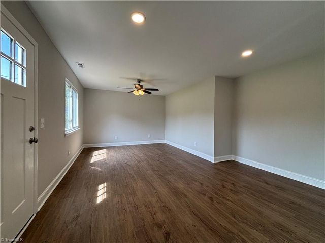 1041 Duchess Court, Winston-salem, NC 27107