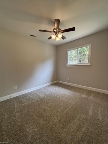 1041 Duchess Court, Winston-salem, NC 27107