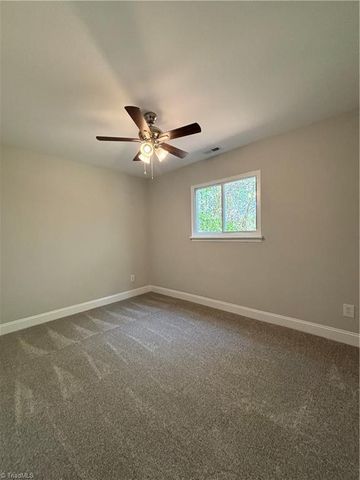 1041 Duchess Court, Winston-salem, NC 27107