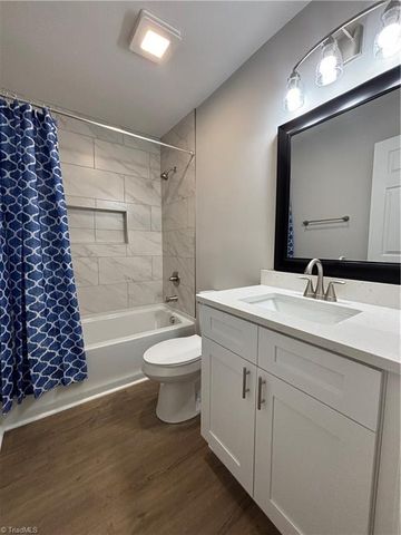 1041 Duchess Court, Winston-salem, NC 27107