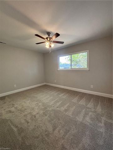 1041 Duchess Court, Winston-salem, NC 27107