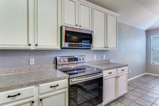 941 La Sierra Drive, Crowley, TX 76036