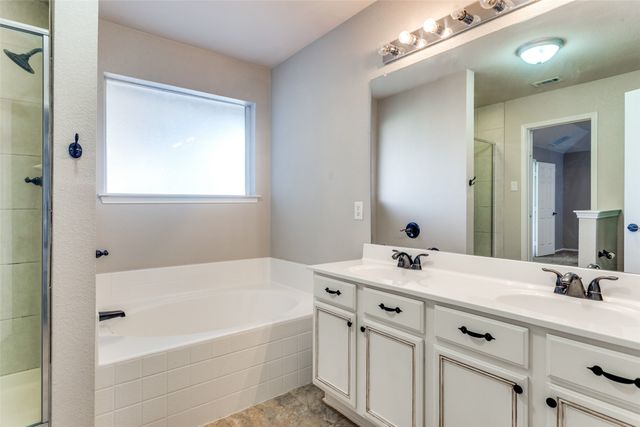 941 La Sierra Drive, Crowley, TX 76036