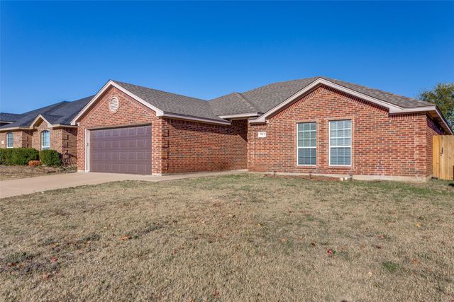 941 La Sierra Drive, Crowley, TX 76036