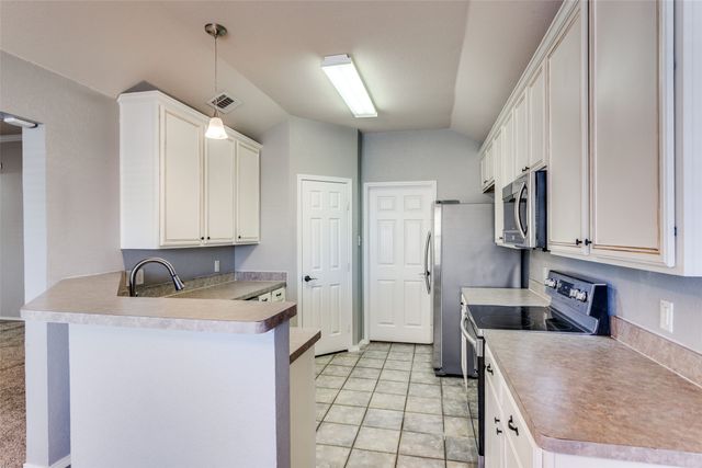 941 La Sierra Drive, Crowley, TX 76036