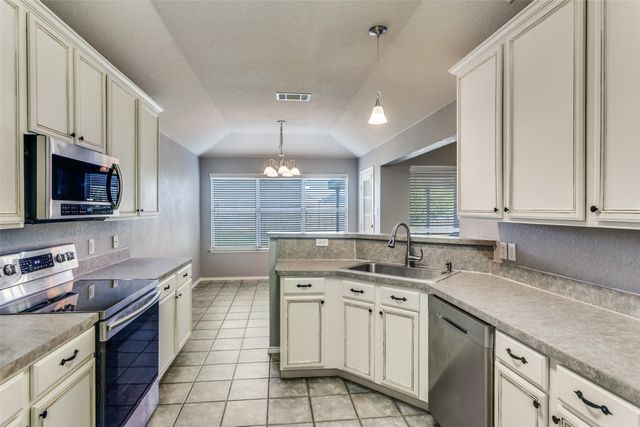 941 La Sierra Drive, Crowley, TX 76036