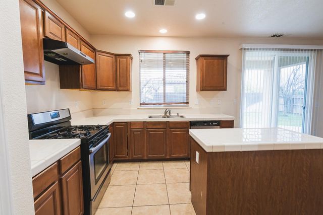 4315 Strathmore Pl, Merced, CA 95348