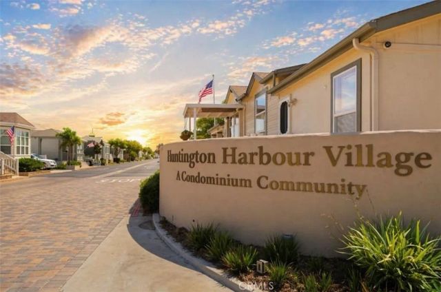 16401 Napili Lane, Huntington Beach, CA 92649