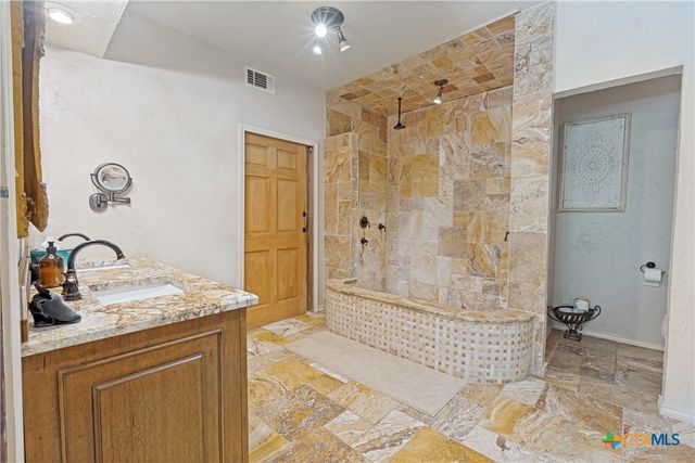 8570 River Road, New Braunfels, TX 78132