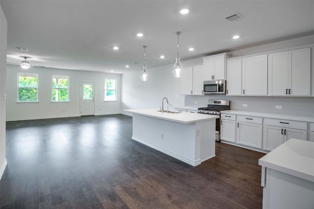 114 Stinchcomb RD, Hutto, TX 78634