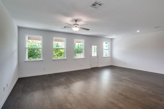 114 Stinchcomb RD, Hutto, TX 78634