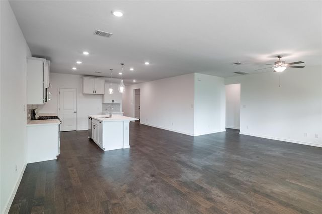 114 Stinchcomb RD, Hutto, TX 78634