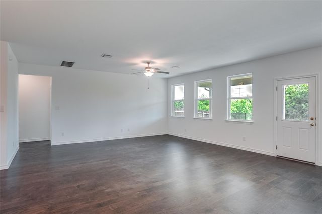 114 Stinchcomb RD, Hutto, TX 78634