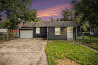 812 7th Avenue N, Texas City, TX 77590