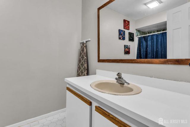 69 Lexington Circle, Old Bridge, NJ 07747