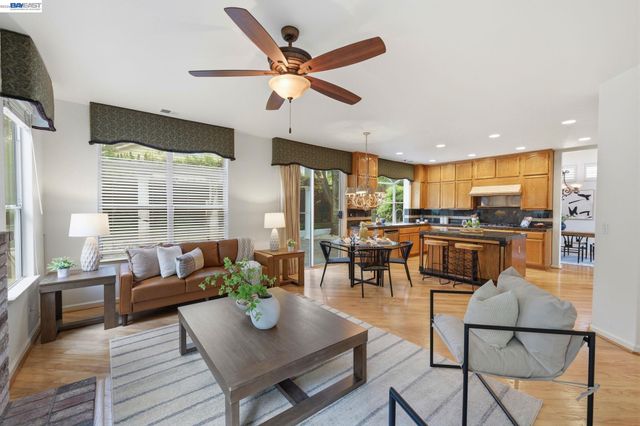 2260 Redington Dr, Tracy, CA 95377