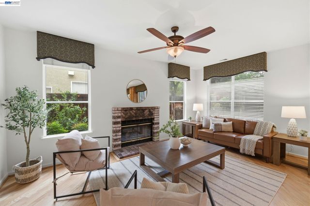 2260 Redington Dr, Tracy, CA 95377