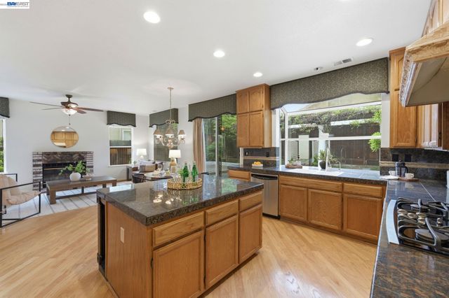 2260 Redington Dr, Tracy, CA 95377