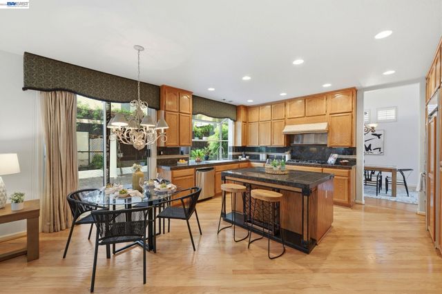 2260 Redington Dr, Tracy, CA 95377