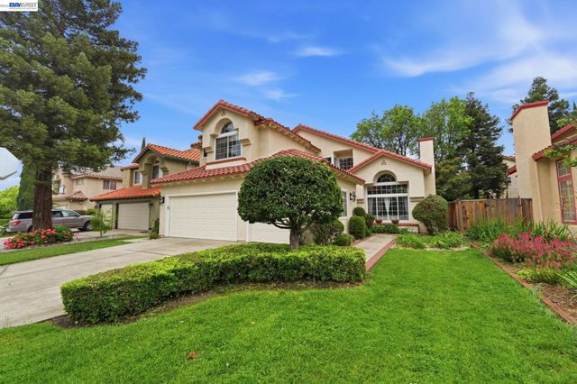 2260 Redington Dr, Tracy, CA 95377