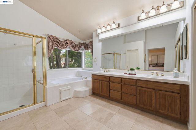 2260 Redington Dr, Tracy, CA 95377