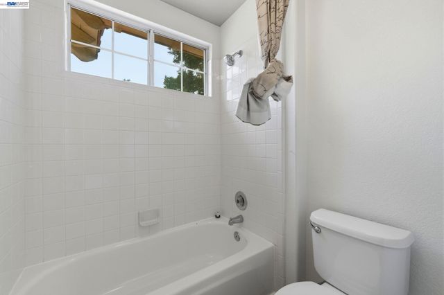 2260 Redington Dr, Tracy, CA 95377