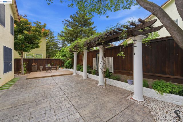 2260 Redington Dr, Tracy, CA 95377