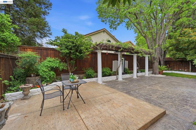 2260 Redington Dr, Tracy, CA 95377